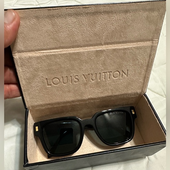 New Authentic 100% Q
Z1496E
IV Escape Square
Sunglasses - Picture 6 of 16